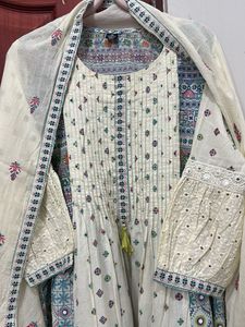 White Ethnic Kurta Set with Mul Dupatta