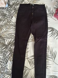 Classic Black High-Waisted skinny Jeans