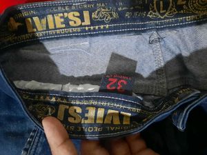 2 numbers of Distressed Blue Jeans