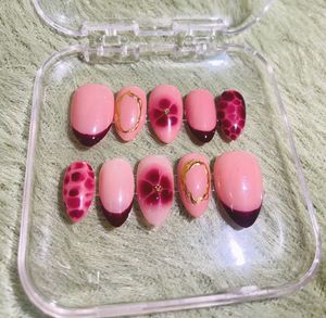 glossy fench with Crome nails