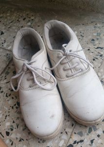 Uniform Classic White Lace-Up Sneakers