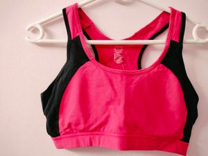 SPORTS BRA (It's almost NEW without
