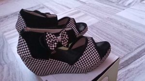 Checkered Bow Wedge Sandals