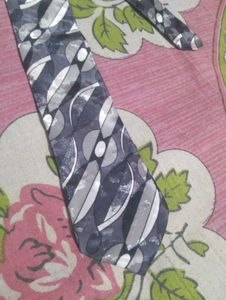 Silk Tie - Black/Silver Pattern