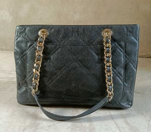 AUTHENTIC METROCITY BAG Chic Black Quilted Handbag