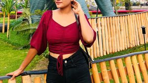 Maroon Ruched Balloon Sleeve Crop Top