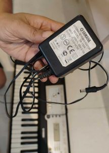 Yamaha YPT-200 Keyboard + FREE Adapter &amp; cover