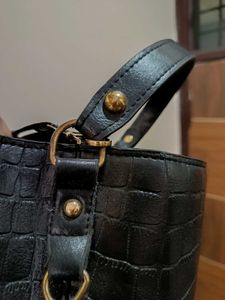 Elegant Croc pattern crossbody/ sling bag