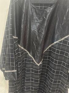 Stylish Black abaya with Grid Pattern