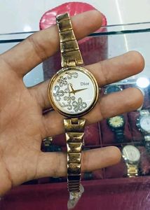 Elegant Dior Watch - Gold Tone