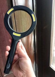 Magnifying Glass with LED Lights