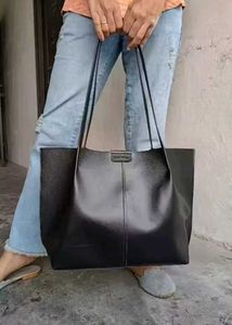 Black Tote Bag - Stylish and Versatile