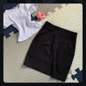 Tokyo Talkies Mini Black skirt⭐️