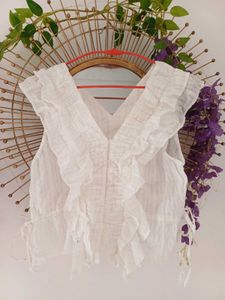 Chic Ruffled White Sleeveless Top