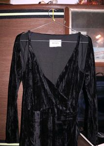 Elegant Black Velvet Mini Dress