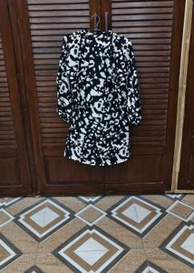 Monochromatic Abstract Print Tunic