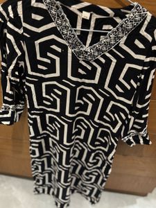 Chic Geometric Print V-Neck Dress