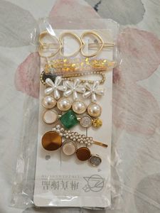 Set of Fashionable Hair Clips