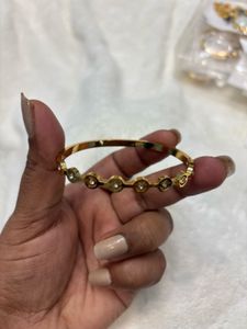 Elegant Gold-Tone Bangle Bracelet with Crystals