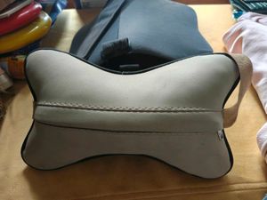 2 car seat neck pillows