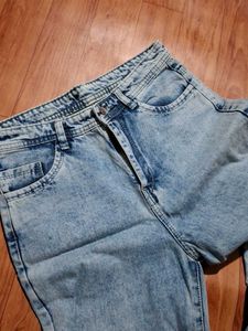 Light Wash Ripped Jeans