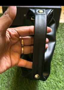 MAC BLACK TRAVEL POUCH