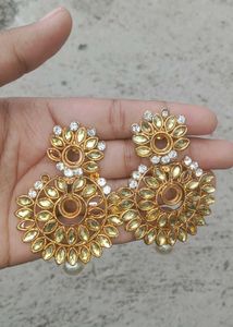 Exquisite Gold-Tone Floral Earrings with Pearls