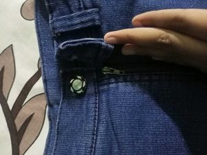 Stylish Ripped Denim Jeans