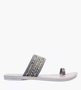 🤍 Stylish Women's Toe Ring Sandals