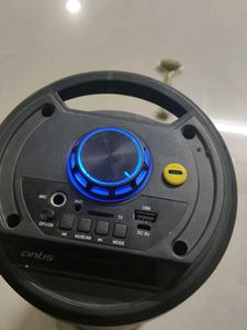 Artis Portable Speaker with Mic Input