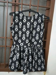 Stylish Black &amp; White Printed short kurti, S size