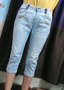 Knee Length Capri Jeans For Girls