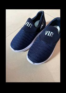 Navy Blue Slip-On Sneakers for SMALL KID unisex.