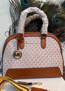 LATEST MICHAEL KORS ALMA HANDBAG IN STOCK 😍*( NO