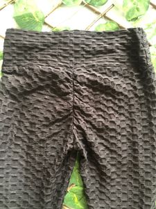 Butt Scrunch Textured Black Leggings
