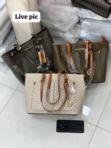 MICHAEL KORS SIGNATURE  TOTE BAG* without box