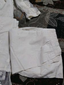 Elegant White Kurta Set with Floral Embroidery