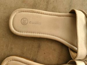 Stylish Zudio Flat Sandals