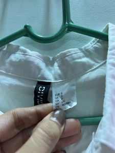 H&amp;M Classic White Button-Up Shirt