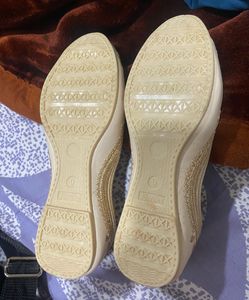 BRAND NEW Elegant Embroidered Jutti