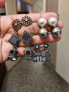 4 Earings in combo