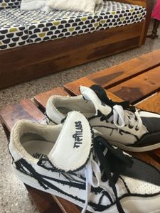 GULLY LABS Unique Black &amp; White Sneakers