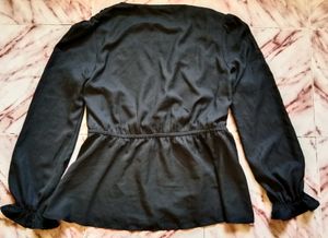 Cniched Waist Black Top