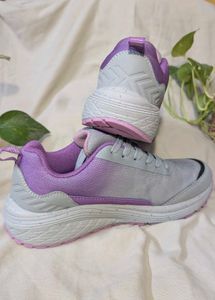 Women's Grey Sneakers size 4/EU 37🥂