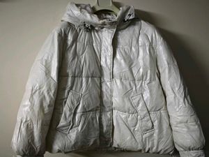White Padded Hooded Jacket SIZE L