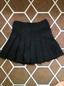Classic Black Pleated Mini Skirt