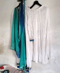 Elegant White &amp; Blue Embroidered Salwar Kameez