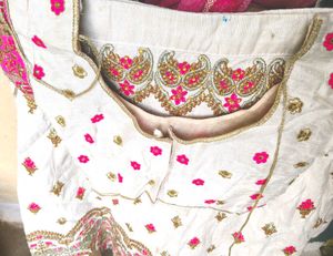 🆓🎁 Pink Embroidered Lehenga