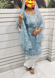 beautiful pakistani suit
