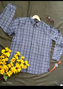 Stylish Van Heusen Men's Checked Shirt